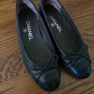 Chanel quilted cap toe ballet flats